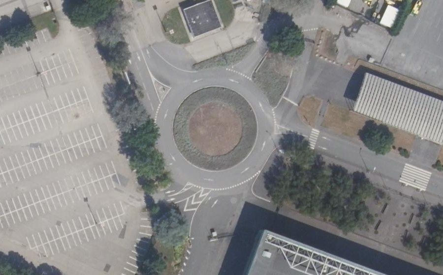 Vue aérienne du Rond-point anonyme n°1340268644