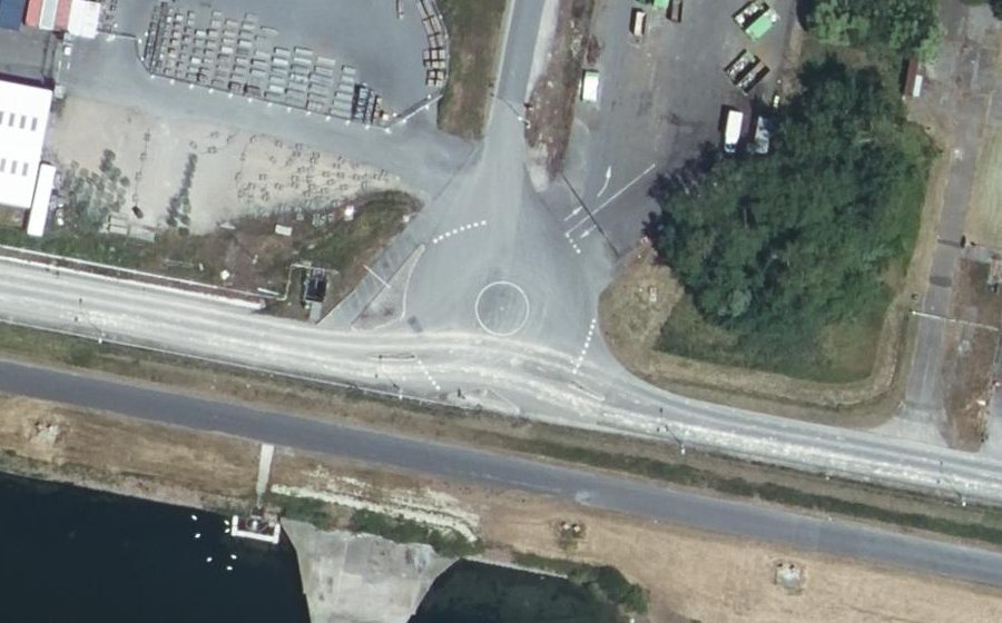 Vue aérienne du Rond-point anonyme n°1340604374