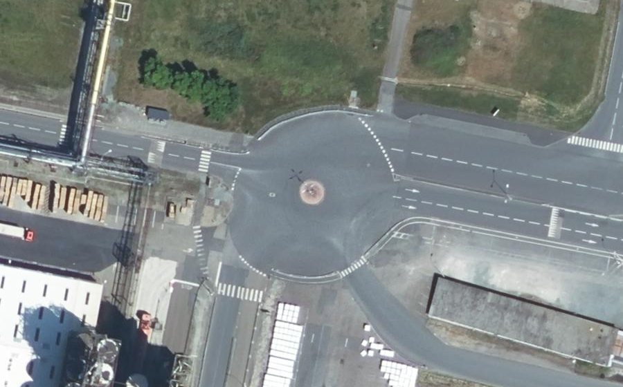 Vue aérienne du Rond-point anonyme n°1340604388