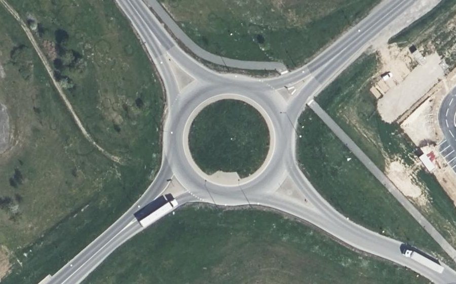 Vue aérienne du Rond-point anonyme n°134111802