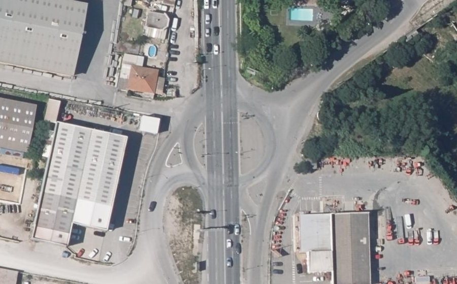 Vue aérienne du Rond-point anonyme n°134117646