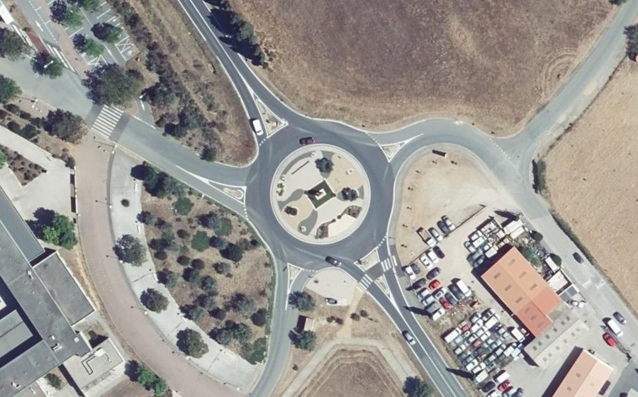 Vue aérienne du Rond-point anonyme n°134121677