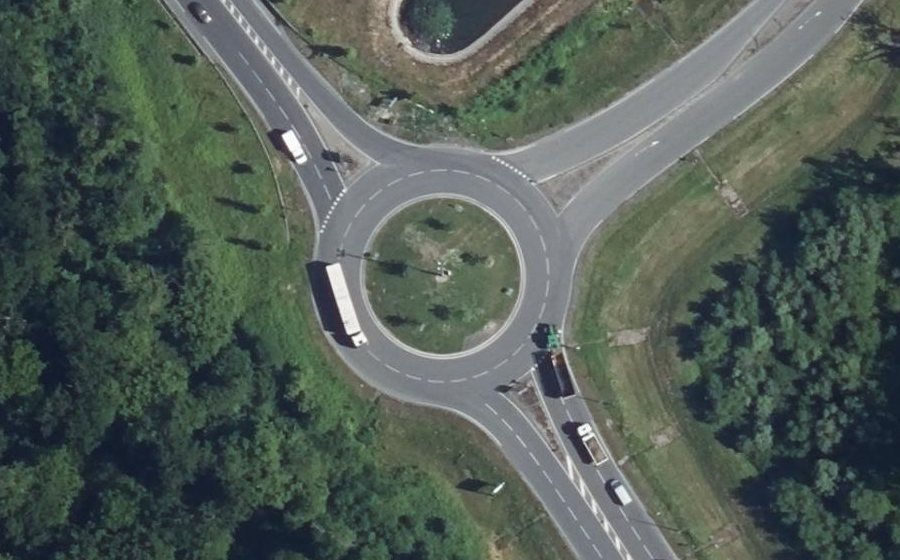 Vue aérienne du Rond-point anonyme n°134127186