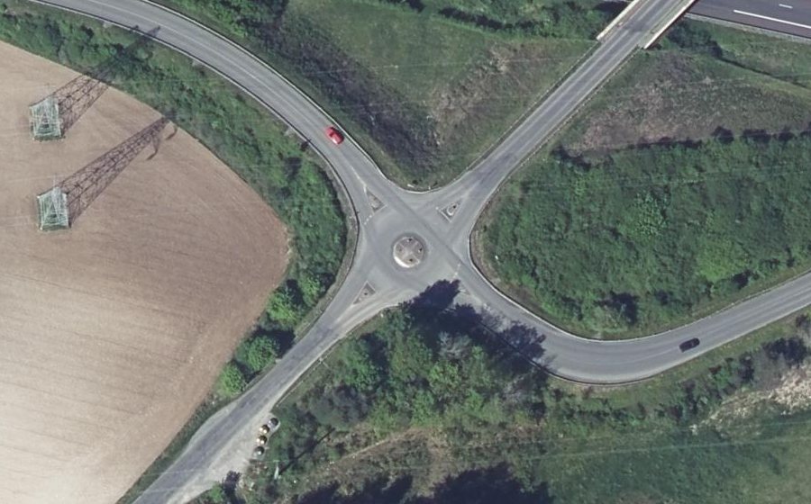 Vue aérienne du Rond-point anonyme n°134146142