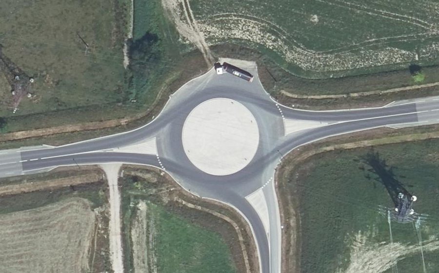 Vue aérienne du Rond-point anonyme n°1341794694