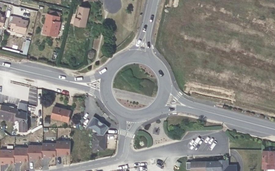 Vue aérienne du Rond-point anonyme n°1341923120
