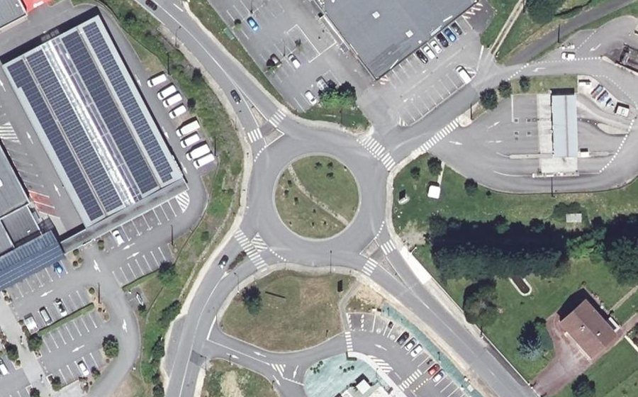 Vue aérienne du Rond-point anonyme n°134201424