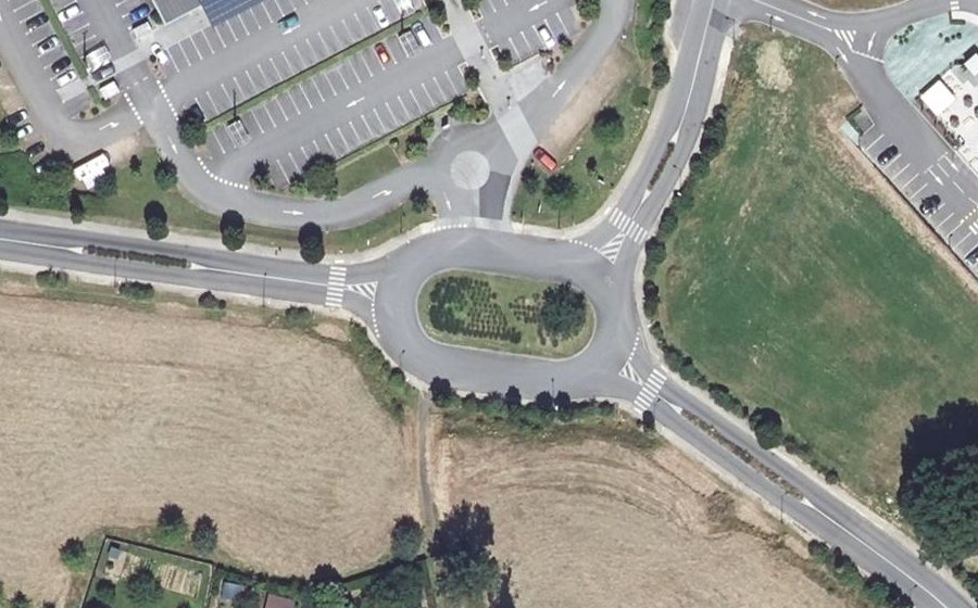 Vue aérienne du Rond-point anonyme n°134201425