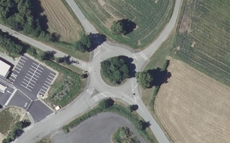 Vue aérienne du Rond-point anonyme n°134203540