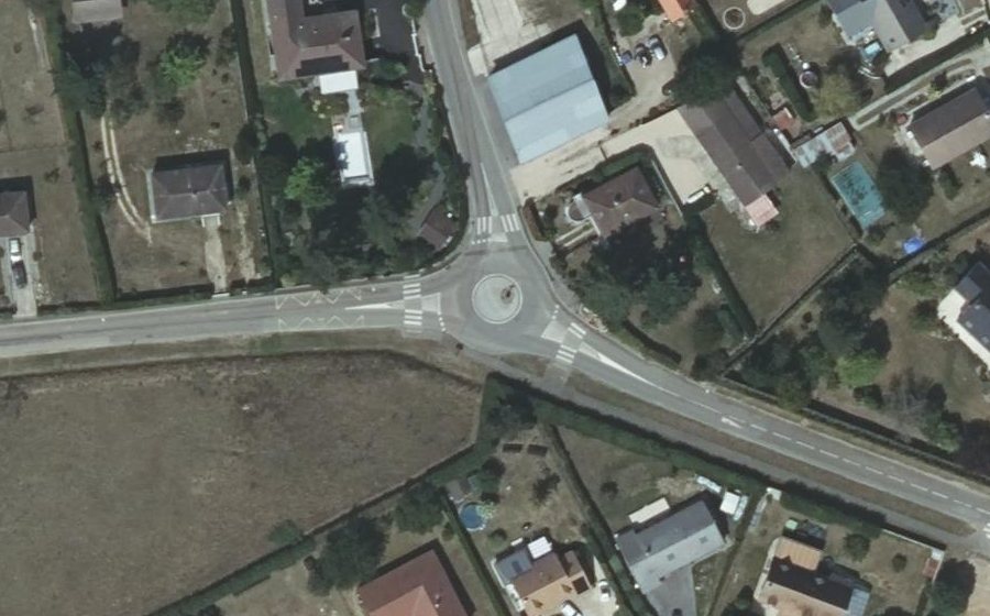 Vue aérienne du Rond-point anonyme n°1342743749