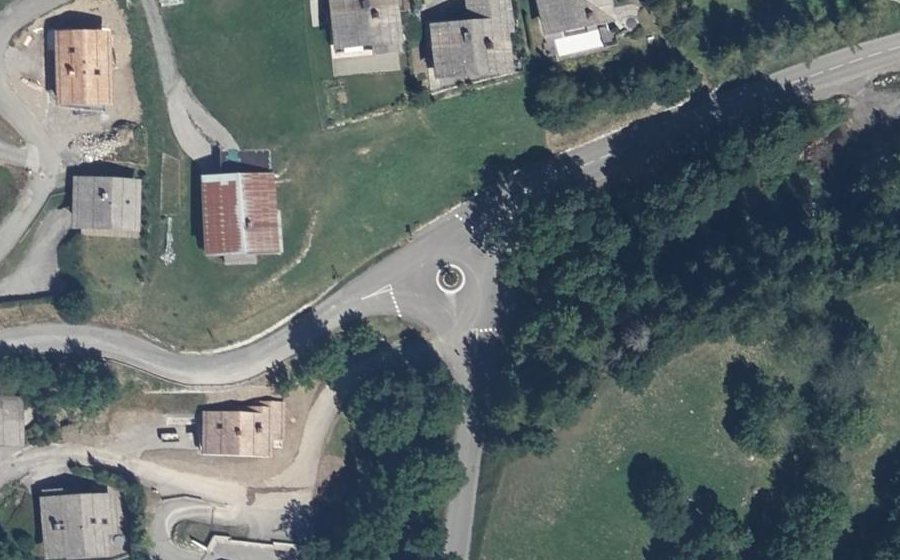 Vue aérienne du Rond-point anonyme n°1343027381