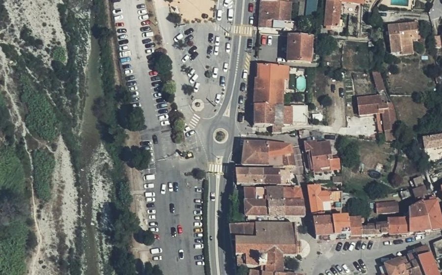 Vue aérienne du Rond-point anonyme n°134385166