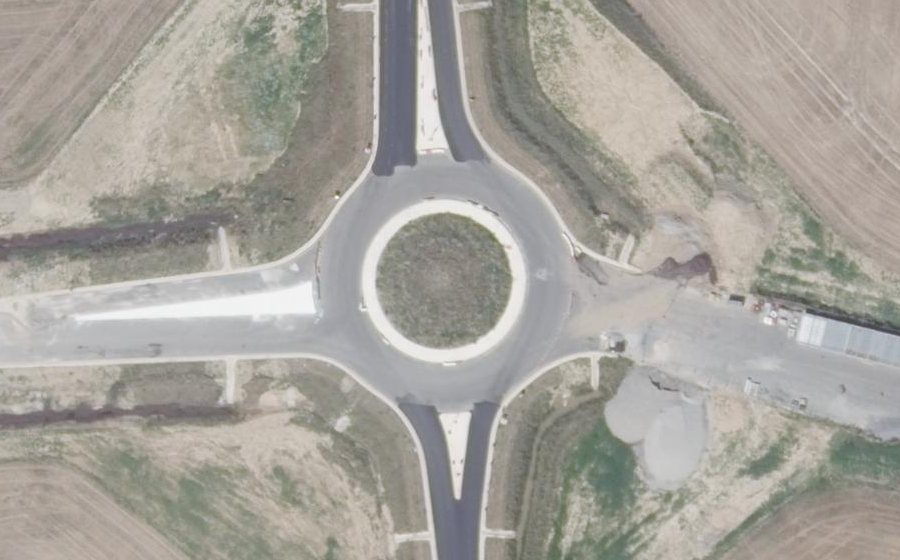 Vue aérienne du Rond-point anonyme n°1344052020