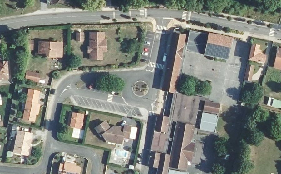 Vue aérienne du Rond-point anonyme n°134413909