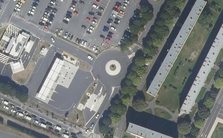 Vue aérienne du Rond-point anonyme n°1344336183