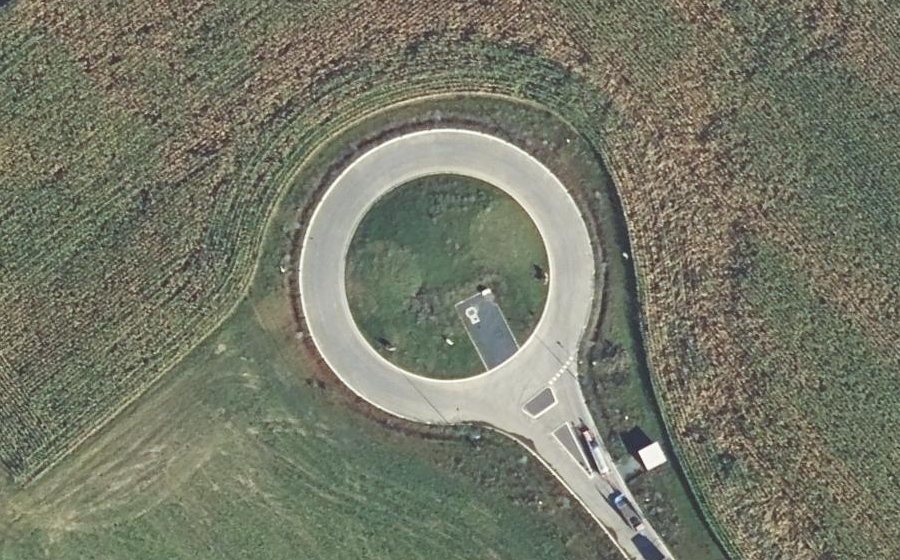 Vue aérienne du Rond-point anonyme n°1344346788