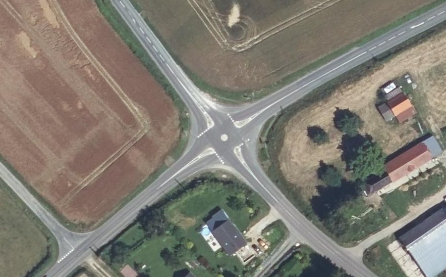 Vue aérienne du Rond-point anonyme n°1344654700