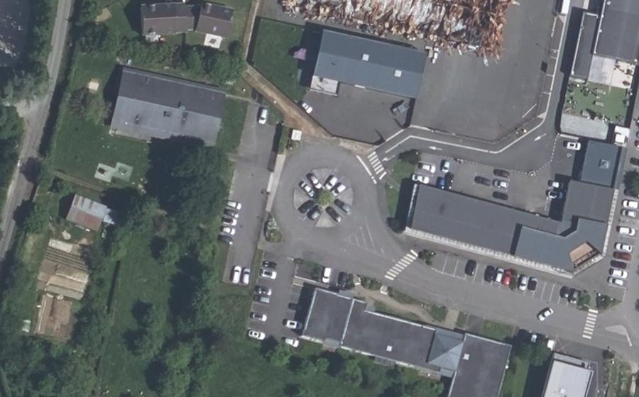 Vue aérienne du Rond-point anonyme n°134467449