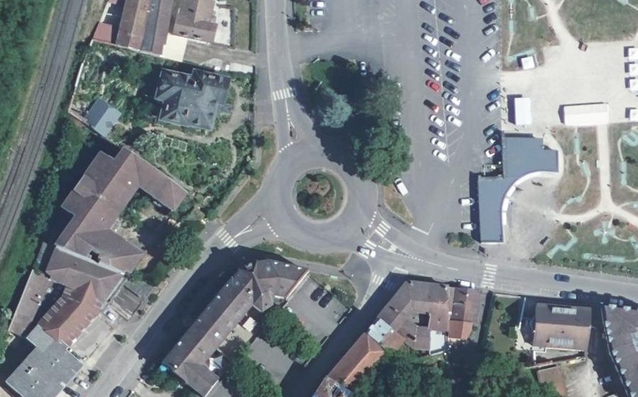 Vue aérienne du Rond-point anonyme n°1344759480