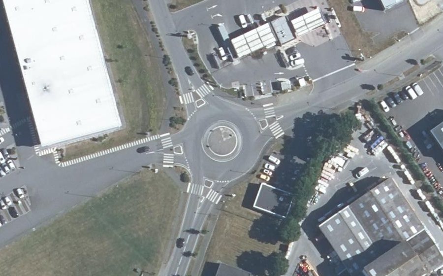 Vue aérienne du Rond-point anonyme n°1344761811