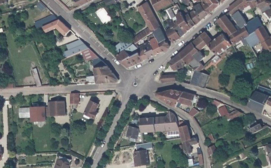 Vue aérienne du Rond-point anonyme n°1345010452