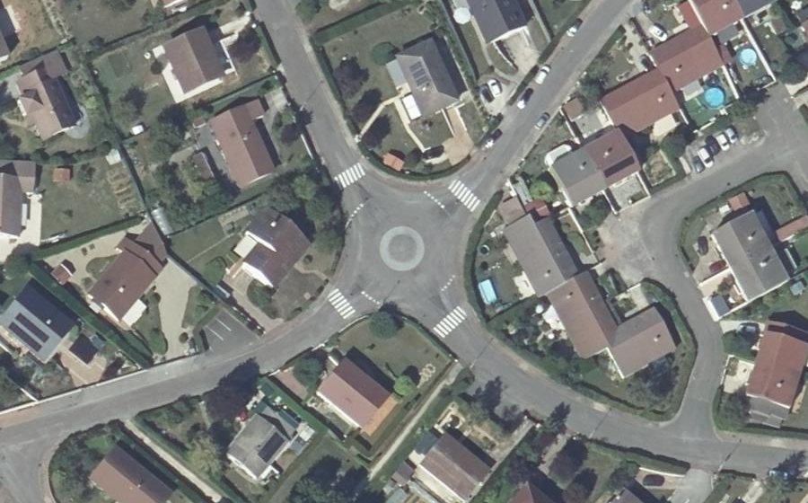 Vue aérienne du Rond-point anonyme n°134531025