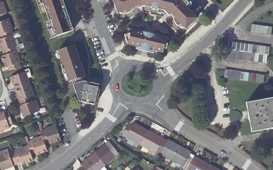 Vue aérienne du Rond-point anonyme n°134545628