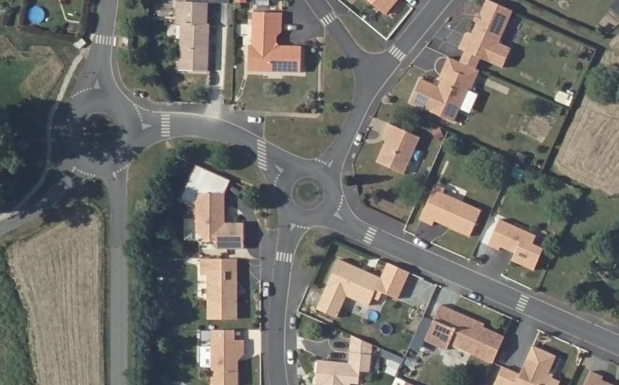 Vue aérienne du Rond-point anonyme n°1345567853