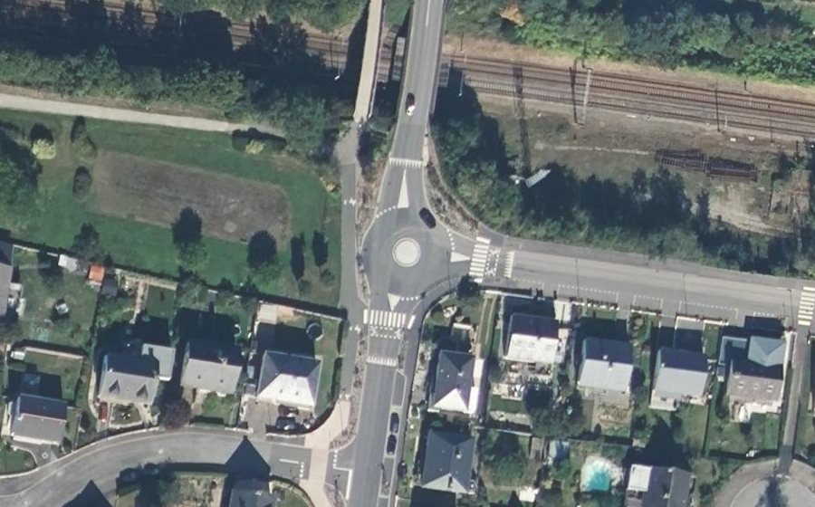 Vue aérienne du Rond-point anonyme n°1345731573