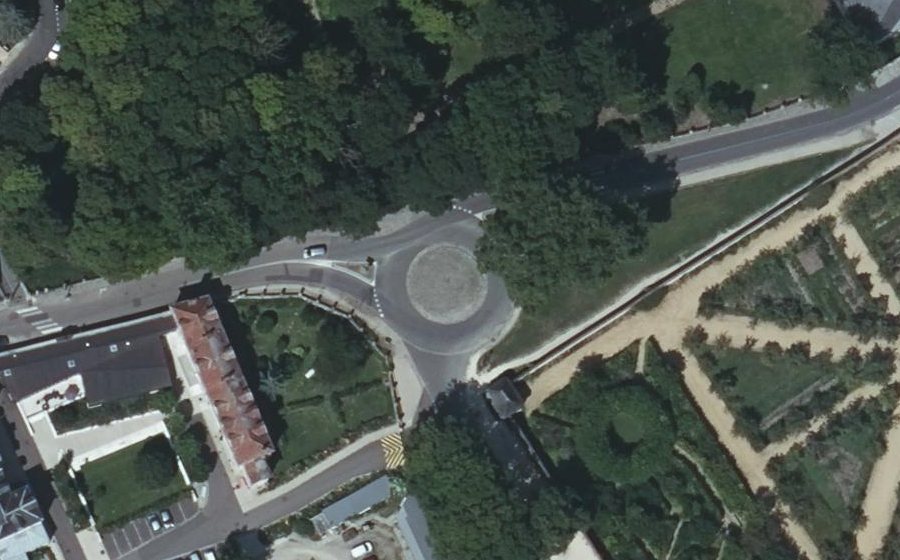 Vue aérienne du Rond-point anonyme n°134577151