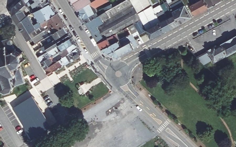 Vue aérienne du Rond-point anonyme n°1346184605