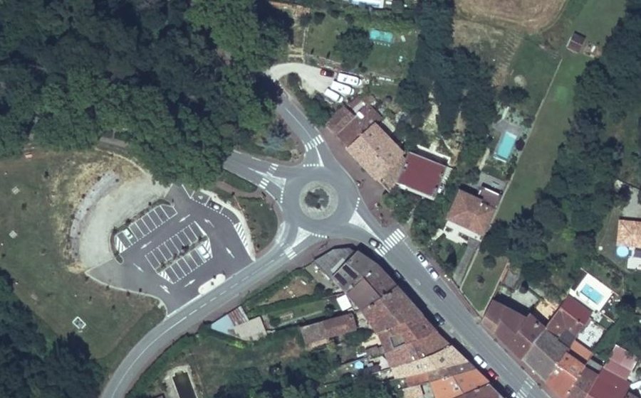 Vue aérienne du Rond-point anonyme n°134631284