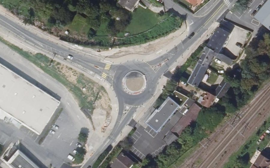 Vue aérienne du Rond-point anonyme n°1346338593