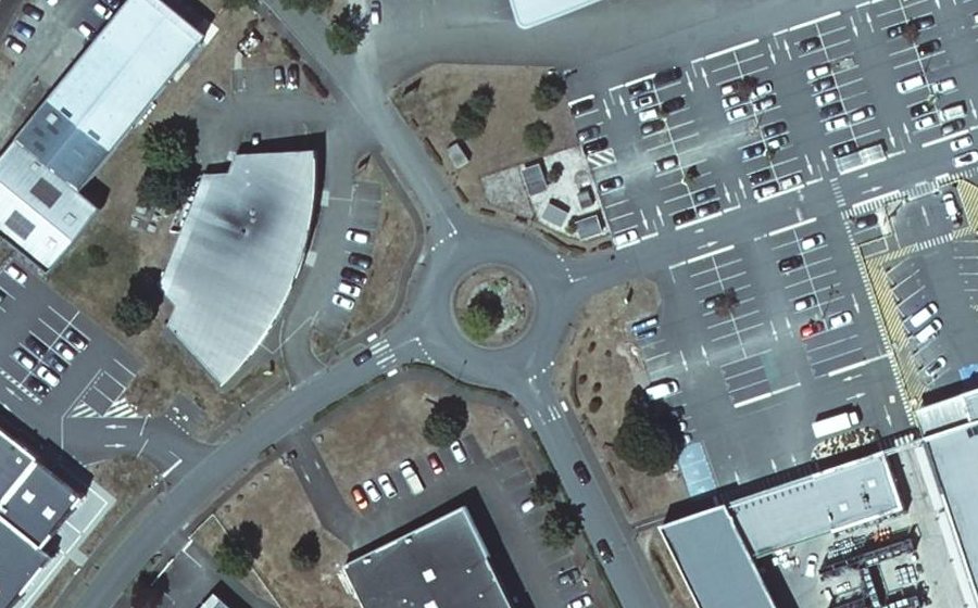 Vue aérienne du Rond-point anonyme n°134651542
