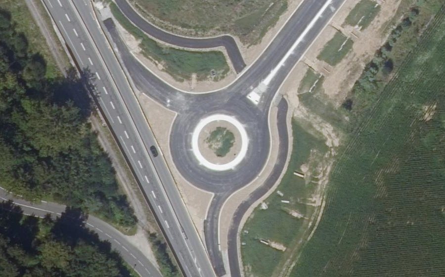 Vue aérienne du Rond-point anonyme n°1346588794