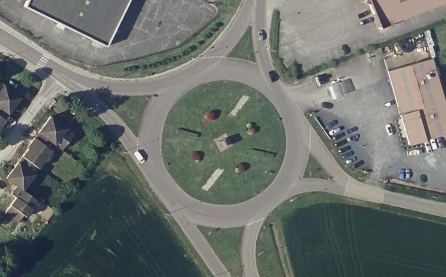 Vue aérienne du Rond-point anonyme n°134709391