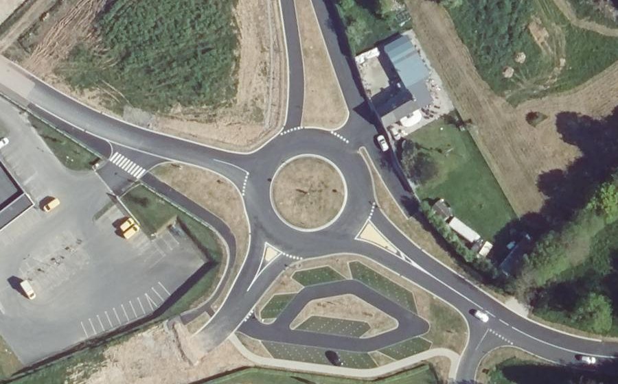 Vue aérienne du Rond-point anonyme n°1347317385