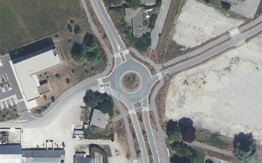 Vue aérienne du Rond-point anonyme n°1347334443