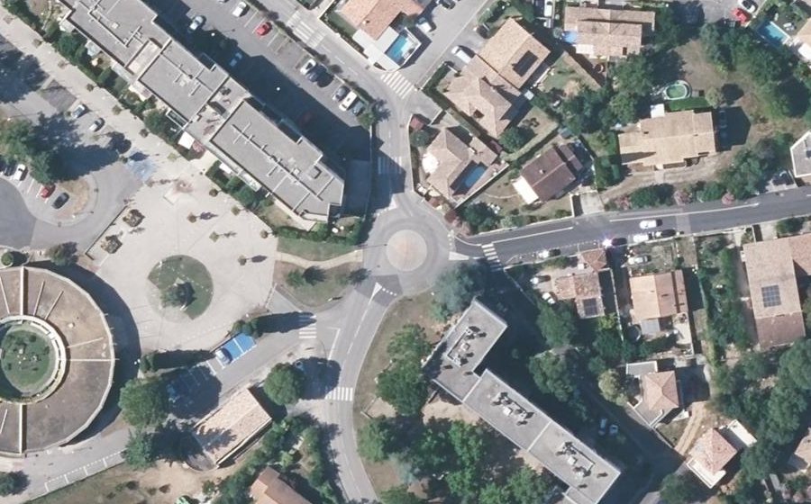 Vue aérienne du Rond-point anonyme n°1347390576