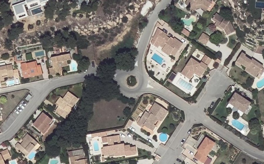 Vue aérienne du Rond-point anonyme n°134765604