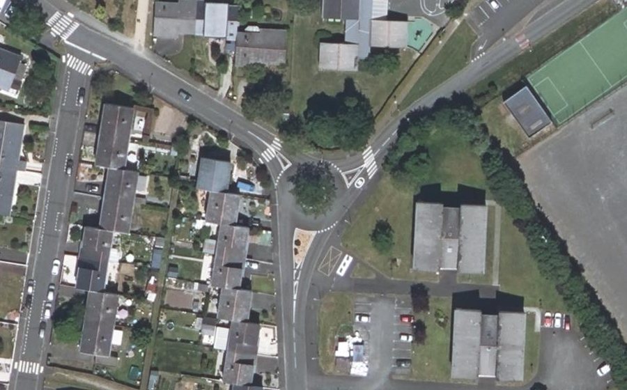 Vue aérienne du Rond-point anonyme n°1347800159