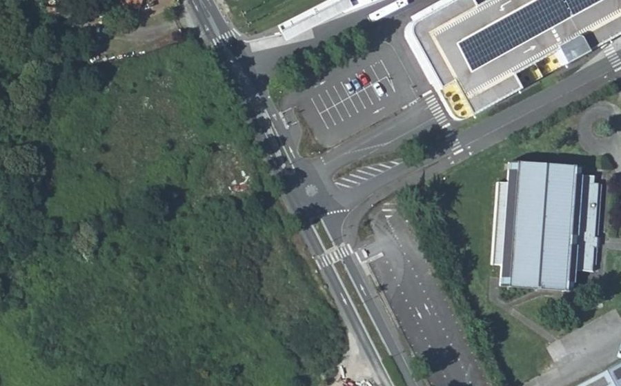 Vue aérienne du Rond-point anonyme n°1348024283
