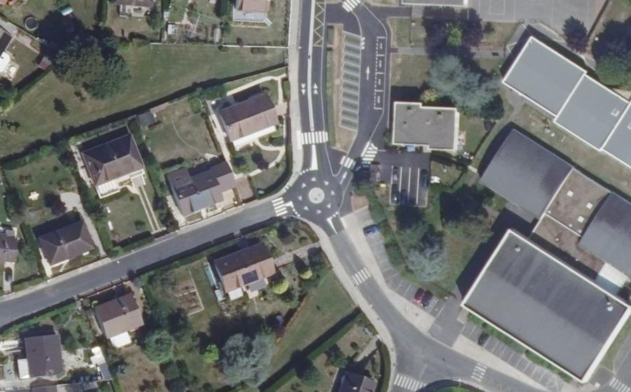 Vue aérienne du Rond-point anonyme n°1348095633