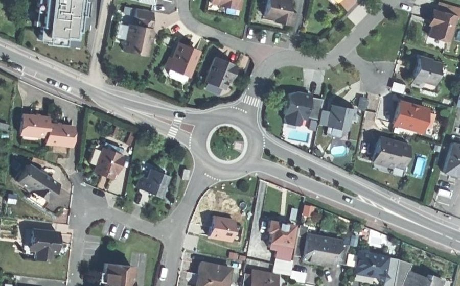 Vue aérienne du Rond-point anonyme n°134814704