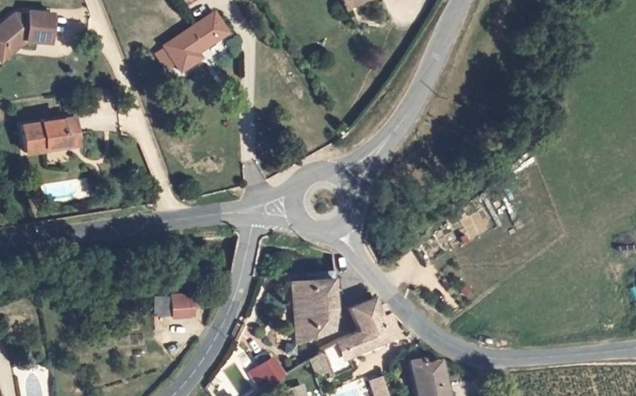 Vue aérienne du Rond-point anonyme n°134824310