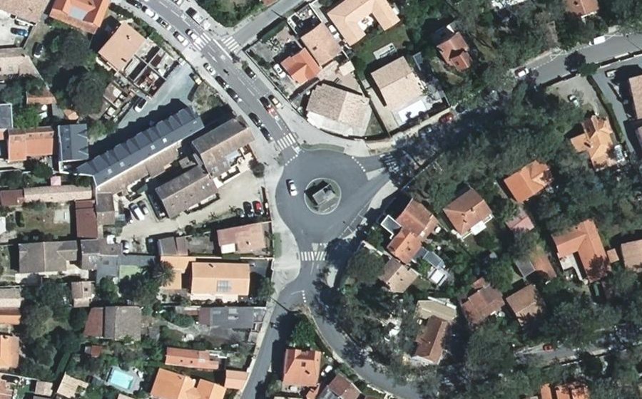 Vue aérienne du Rond-point anonyme n°1348759648