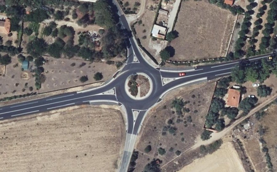 Vue aérienne du Rond-point anonyme n°134884909