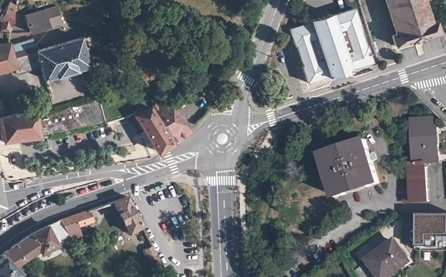 Vue aérienne du Rond-point anonyme n°1349137301