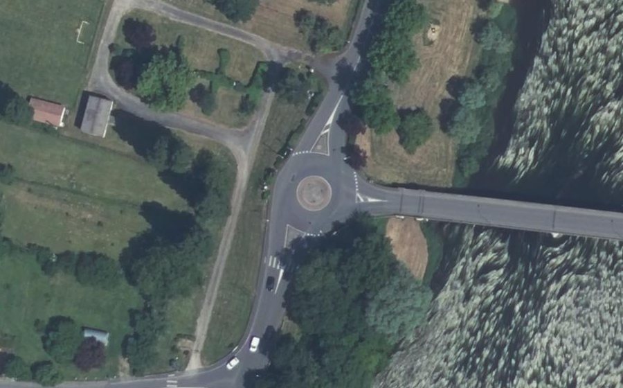 Vue aérienne du Rond-point anonyme n°134913957