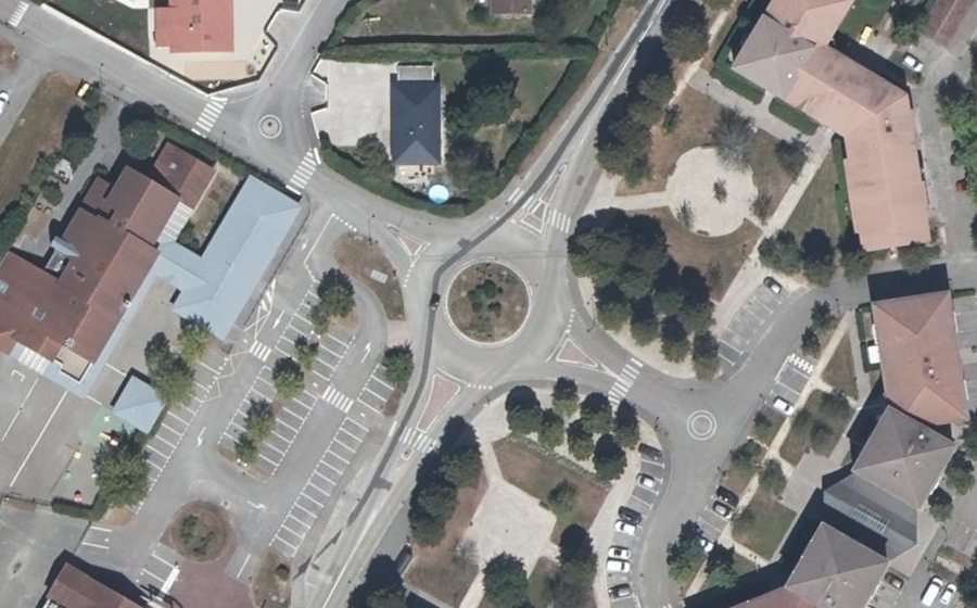 Vue aérienne du Rond-point anonyme n°134932451